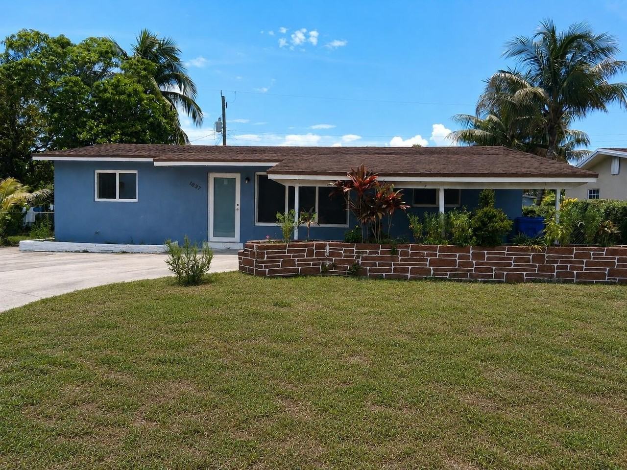 1837 Gardenia Rd - Photo 2 of 8