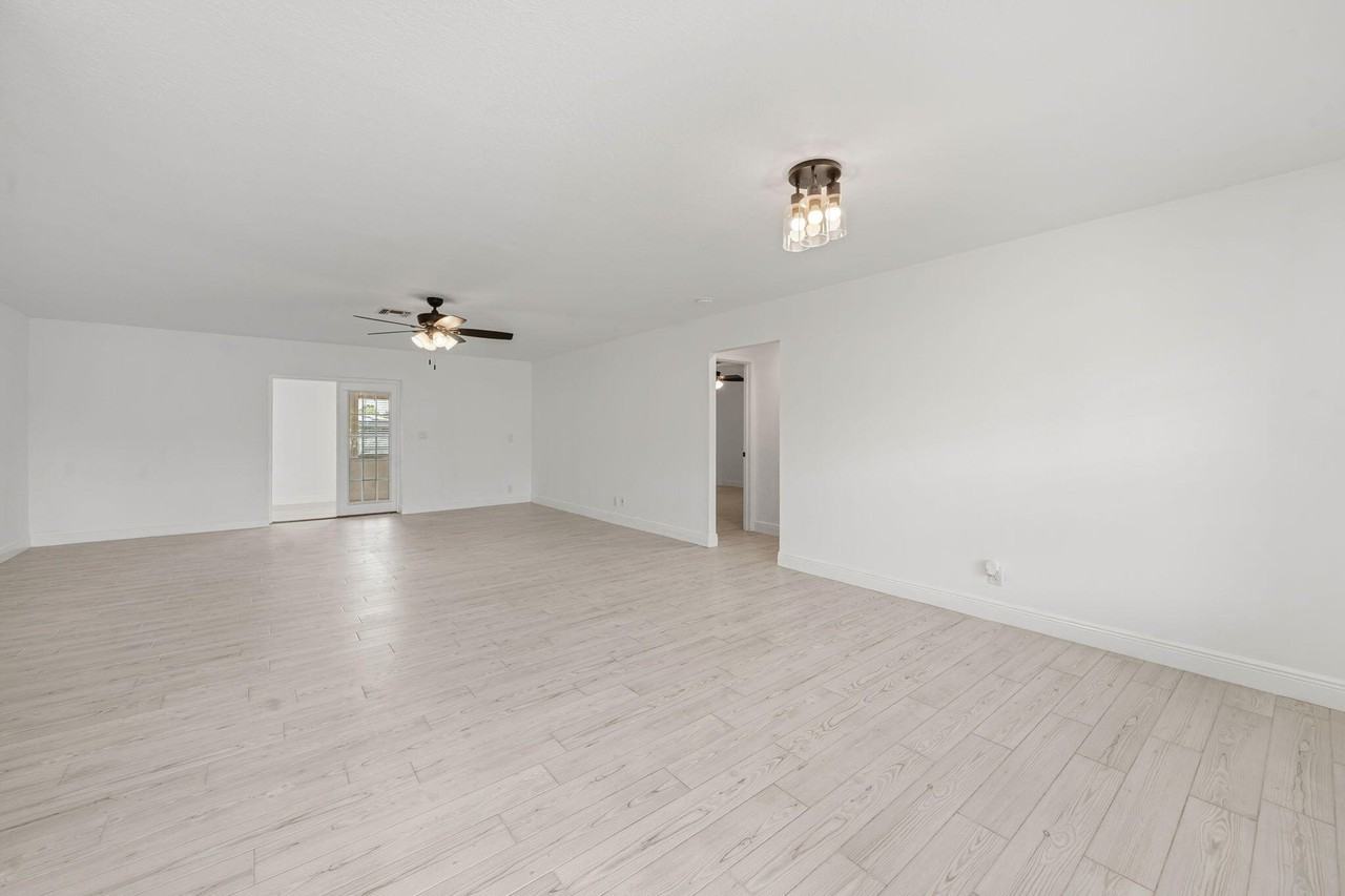 908 Hibiscus Dr - Photo 7 of 33