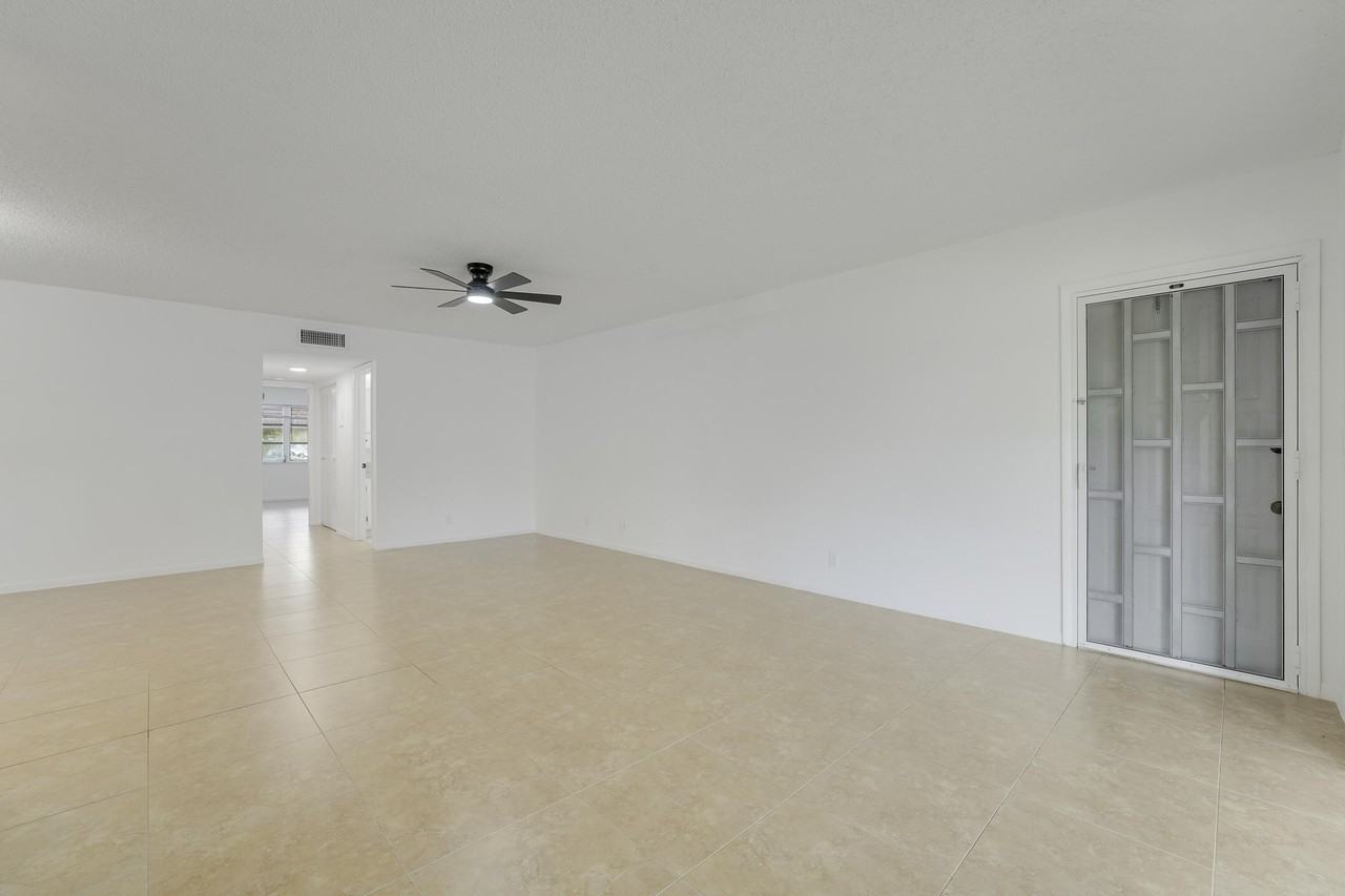 1142 Circle Ter W #C - Photo 6 of 27