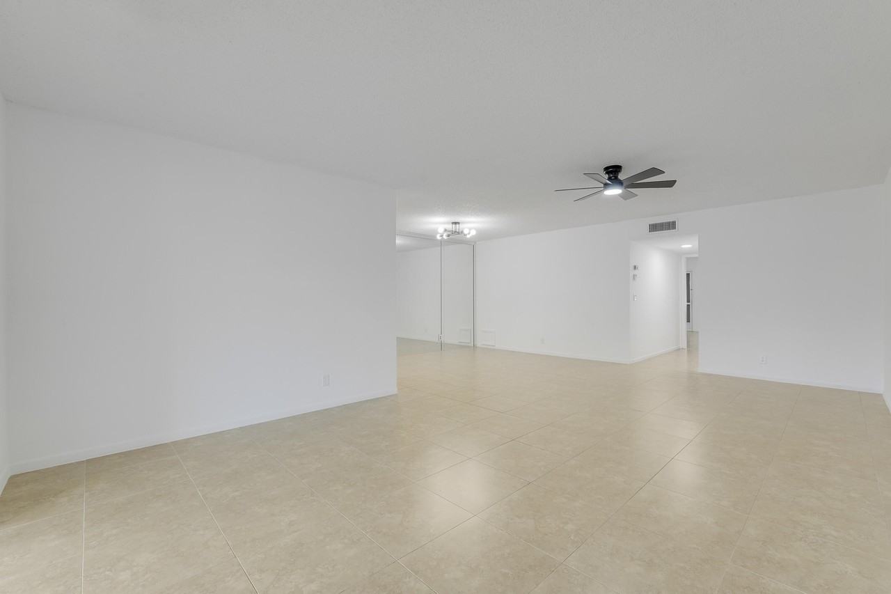 1142 Circle Ter W #C - Photo 7 of 27