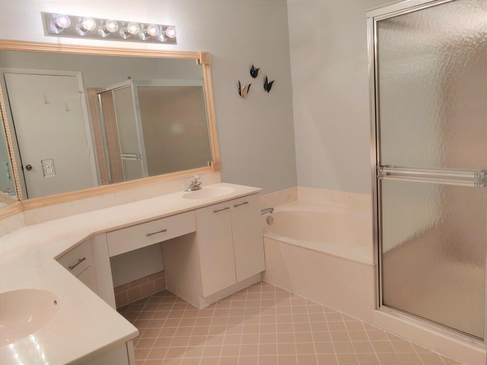 5139 Europa Dr #H - Photo 4 of 23