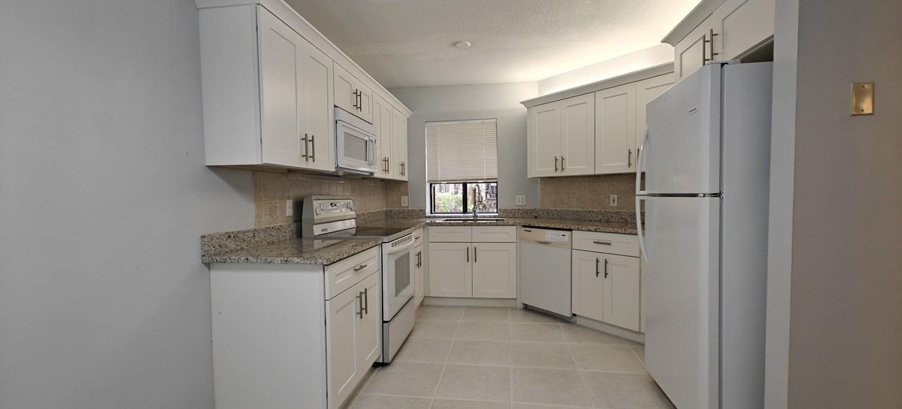 5139 Europa Dr #H - Photo 7 of 23