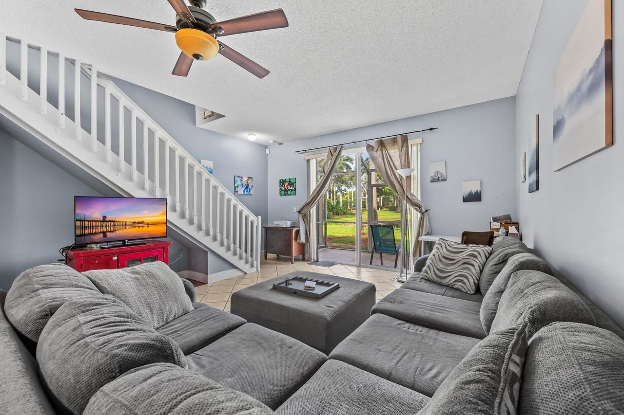 2185 Salerno Cir - Photo 4 of 28