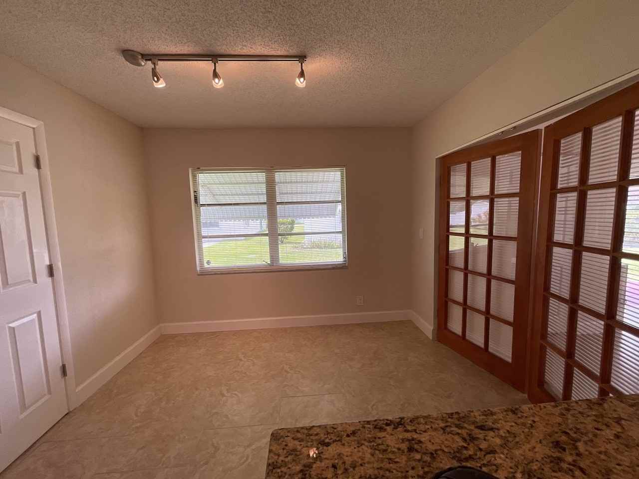 2016 Sw 16th Ave - Photo 7 of 25