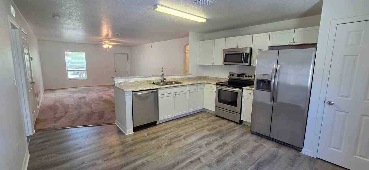 2135 19th Ave Sw - Photo 3 of 32