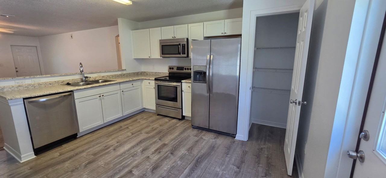 2135 19th Ave Sw - Photo 4 of 32
