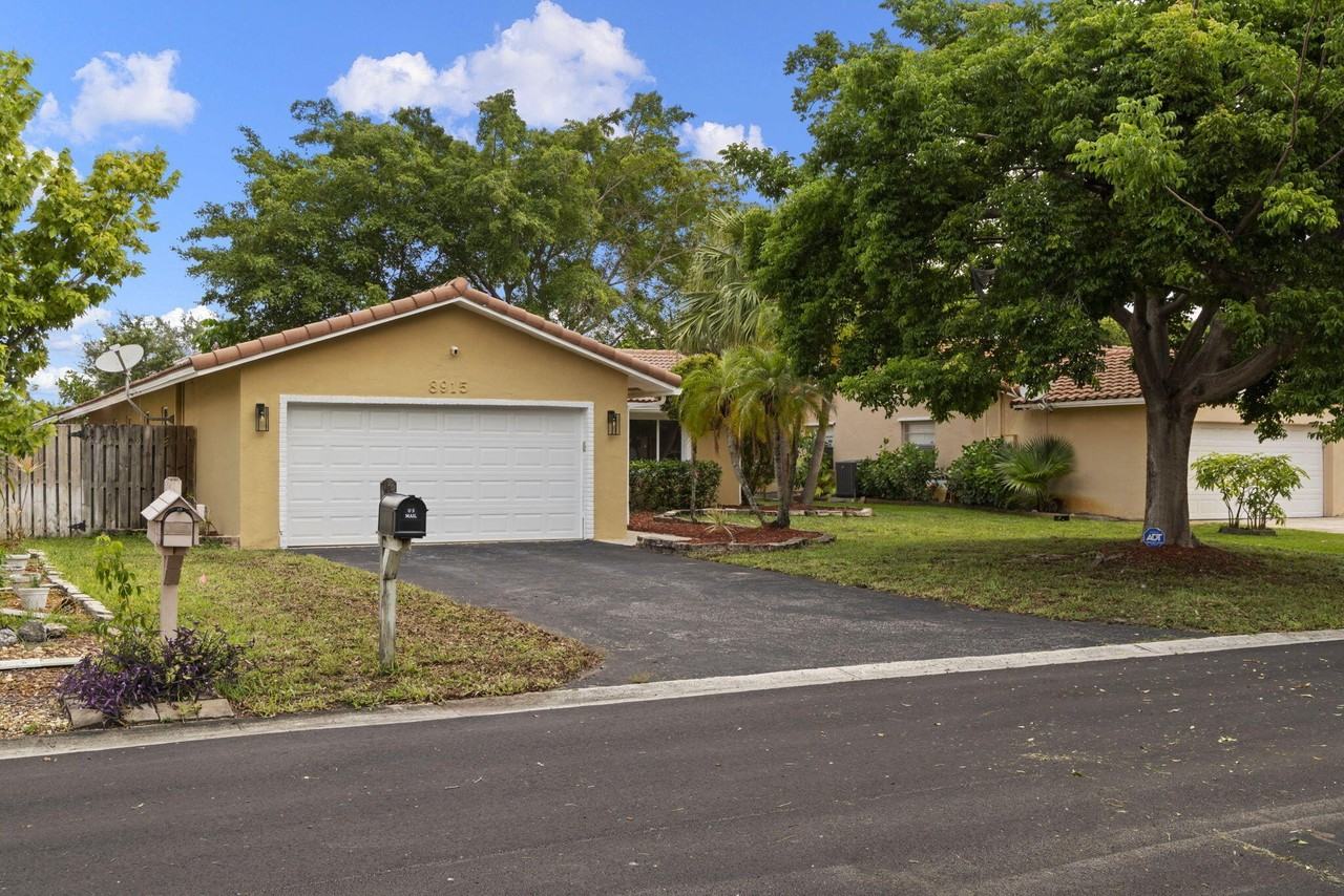8915 Nw 26th Ct - Photo 4 of 18