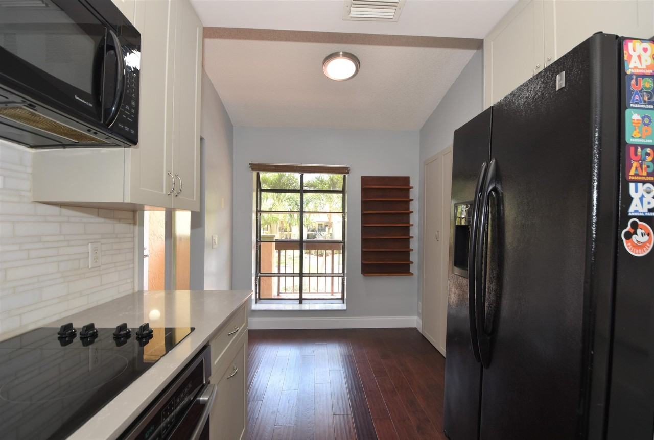 5087 Oak Hill Ln - Photo 5 of 50