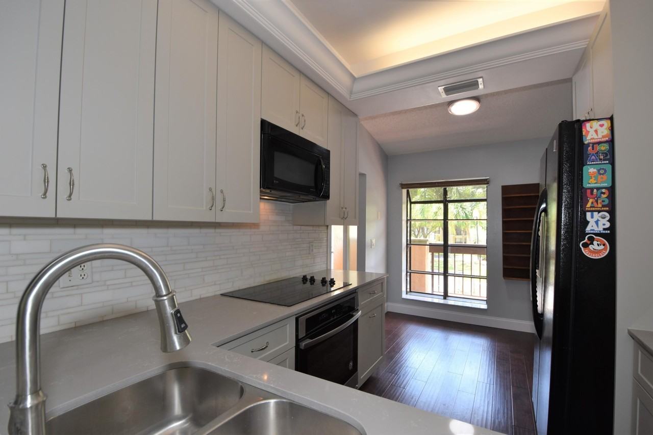 5087 Oak Hill Ln - Photo 6 of 50