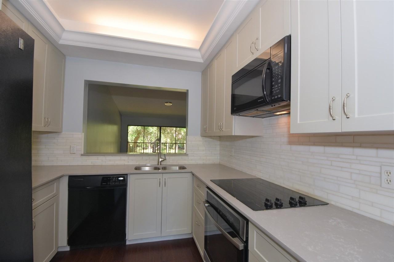 5087 Oak Hill Ln - Photo 7 of 50