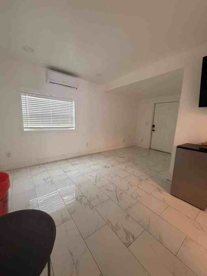 905 S L St - Photo 7 of 11