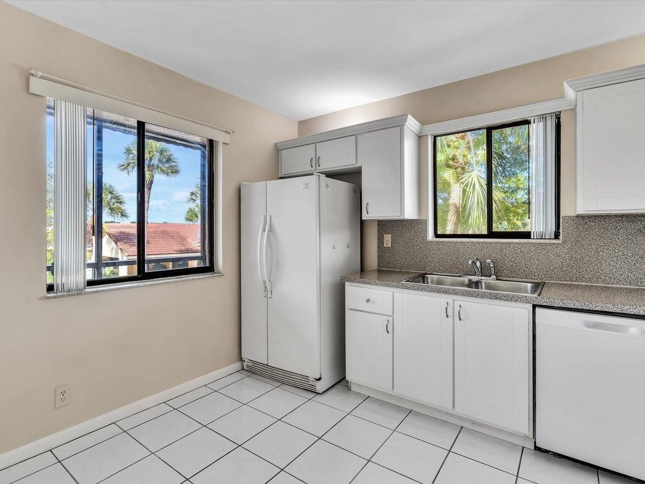 16252 Laurel Dr #201 - Photo 7 of 29