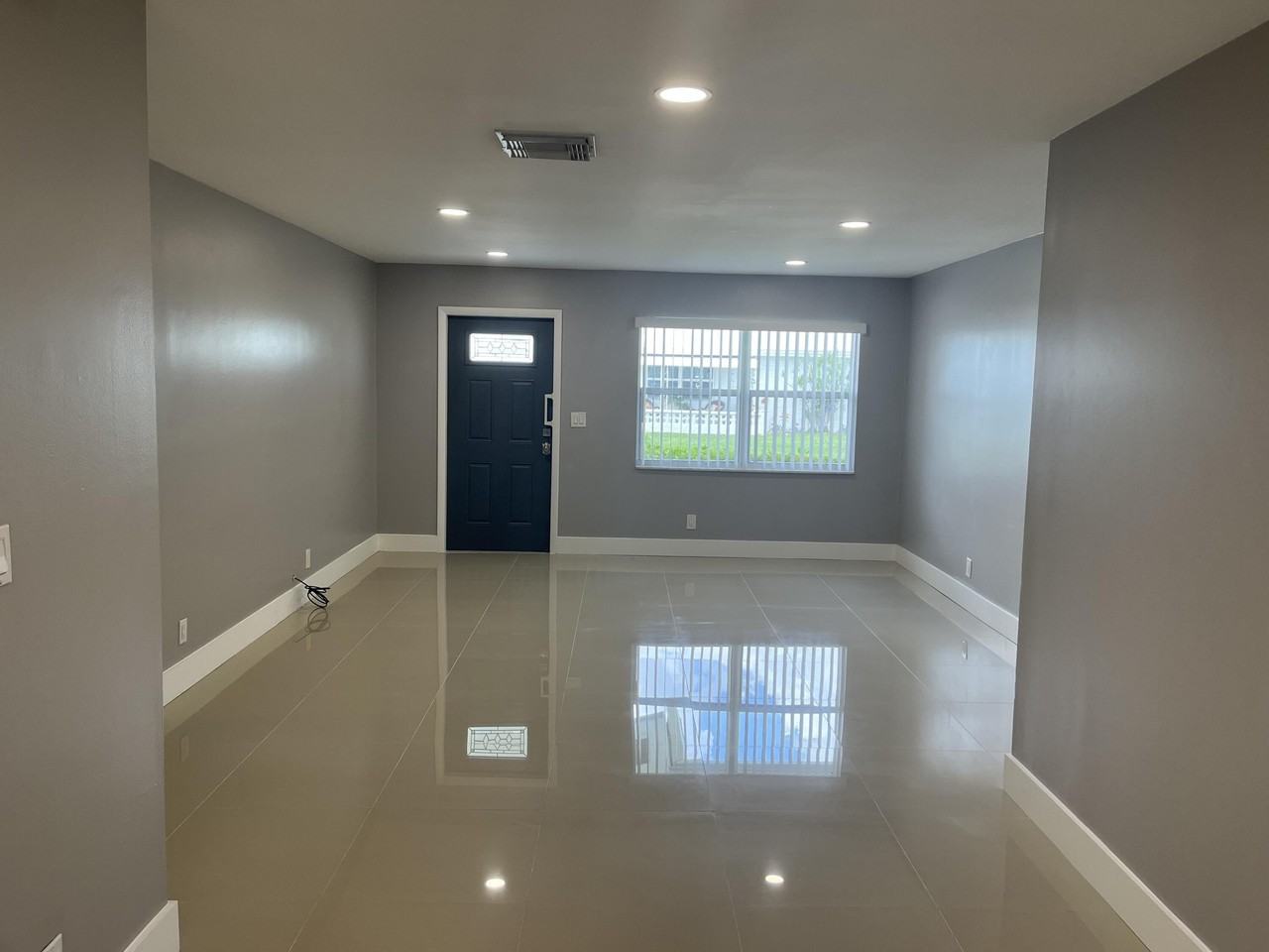 2396 Sw 13th Ave - Photo 6 of 35