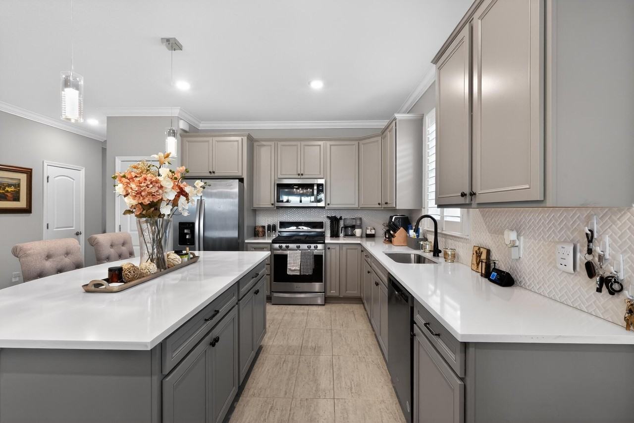 10430 Sw Captiva Dr - Photo 4 of 50