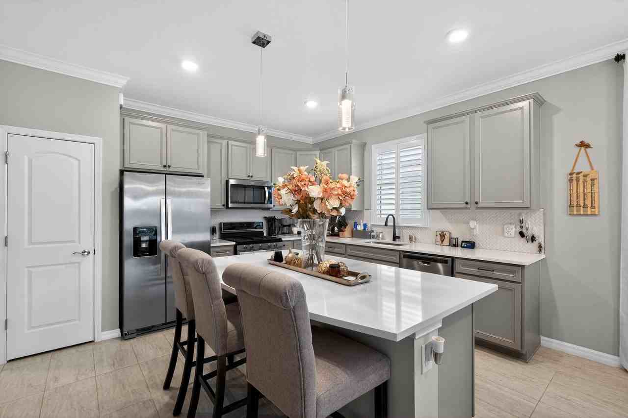 10430 Sw Captiva Dr - Photo 6 of 50