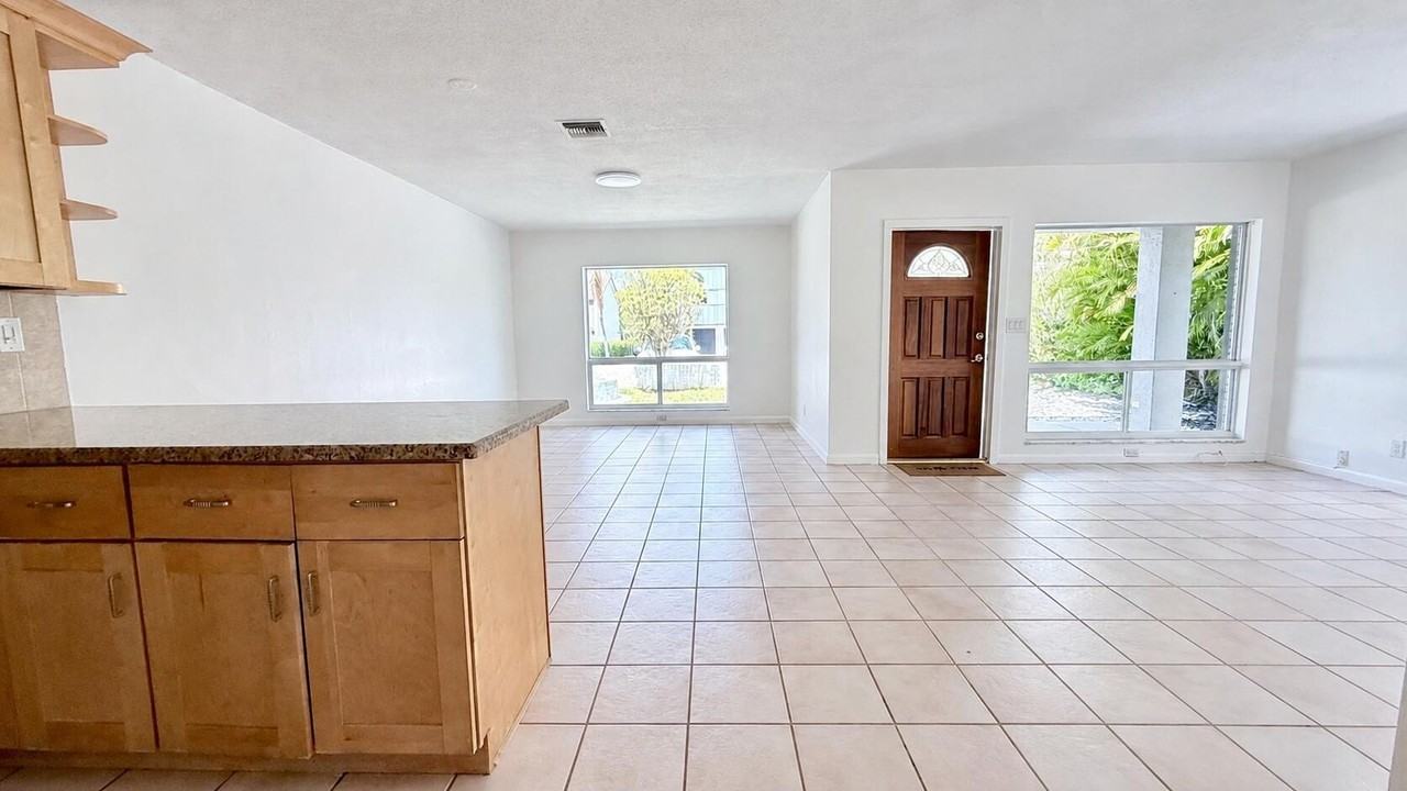 620 Ne 19th Ave #N - Photo 2 of 13