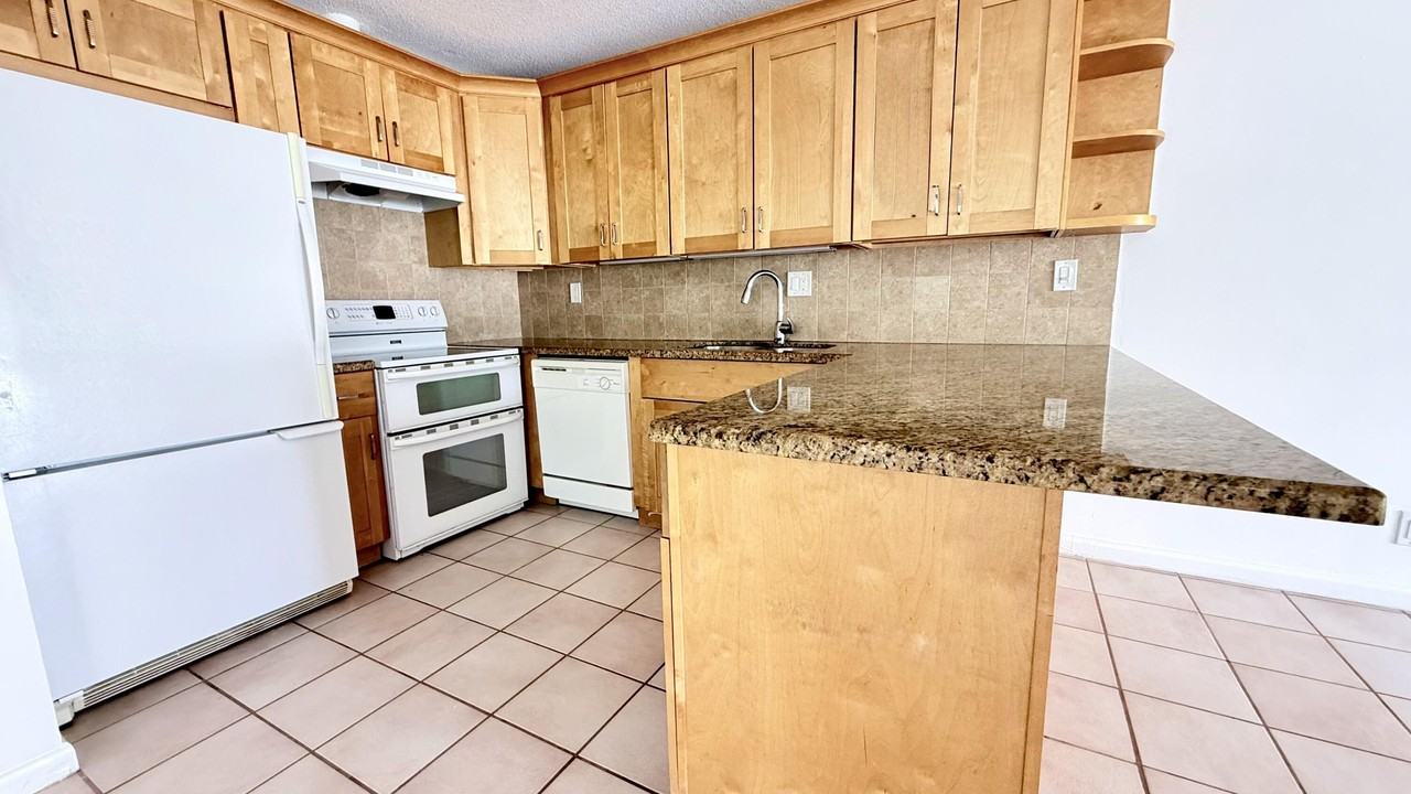 620 Ne 19th Ave #N - Photo 4 of 13