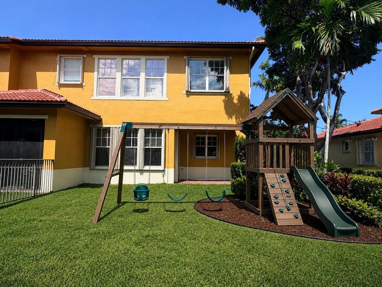 5772 Nw 119th Dr - Photo 4 of 50