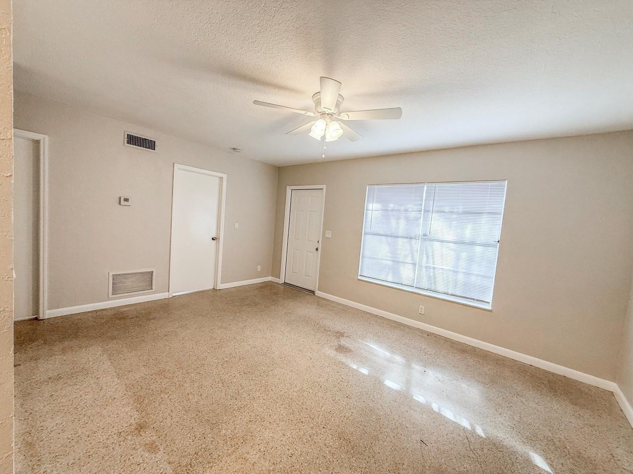 1210 Sw 26th St #4 - Photo 4 of 18