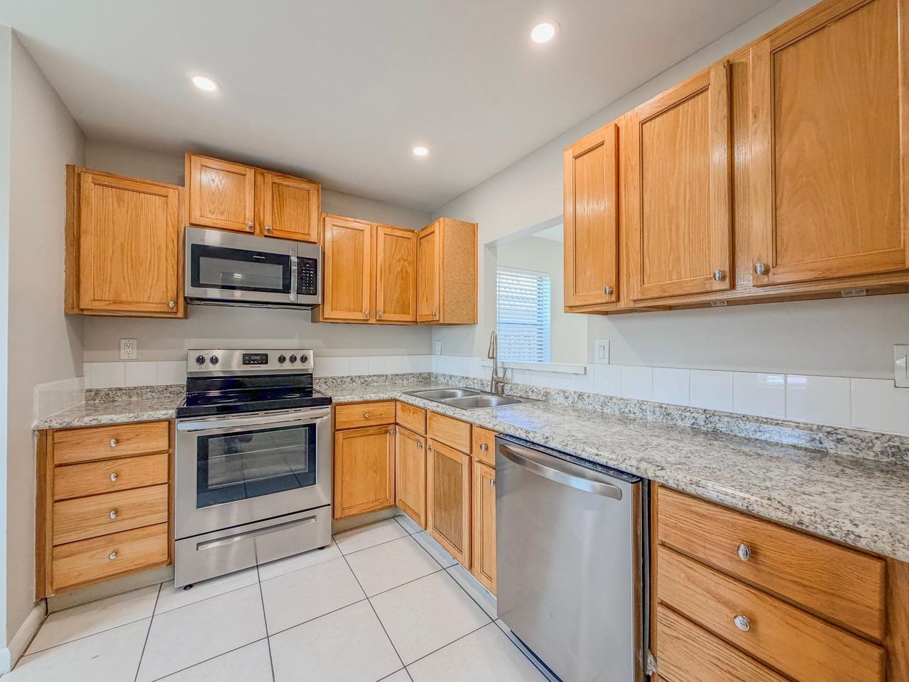 3148 N Dixie Hwy - Photo 2 of 16
