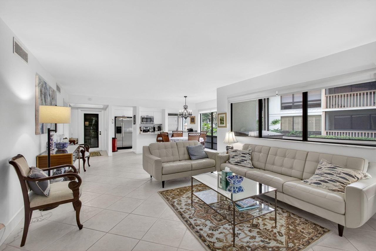 611 Brackenwood Cv - Photo 2 of 48