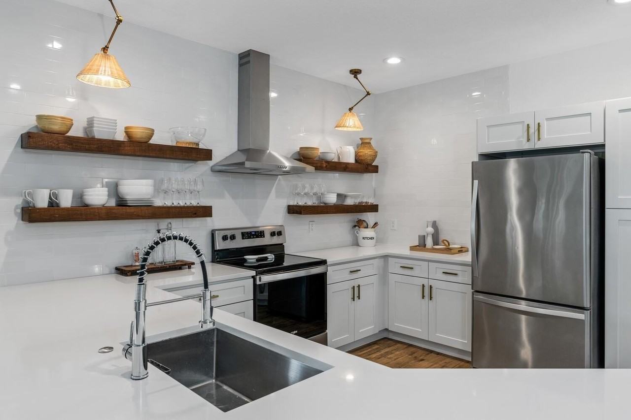 13531 Fountain View Blvd - Photo 4 of 25