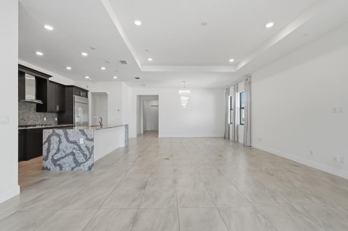 11760 Bayview Cir - Photo 4 of 50