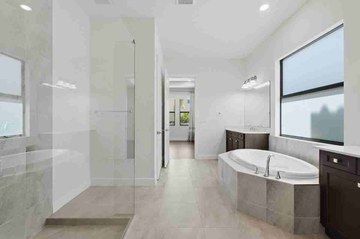 11760 Bayview Cir - Photo 6 of 50