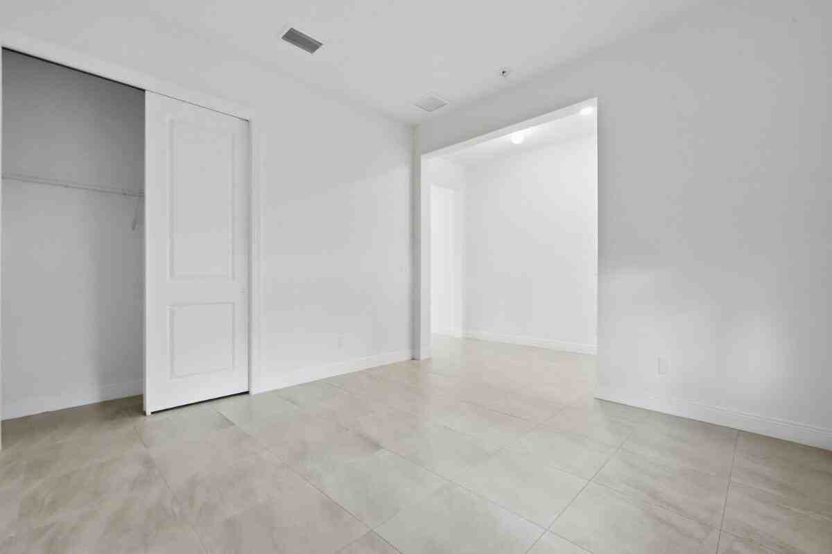 11760 Bayview Cir - Photo 7 of 50