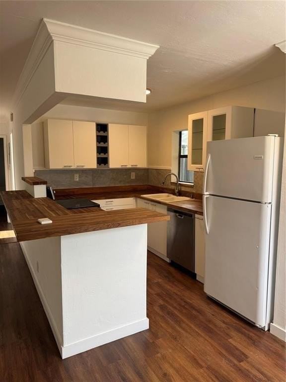 520 Ne 58th St #B - Photo 2 of 23