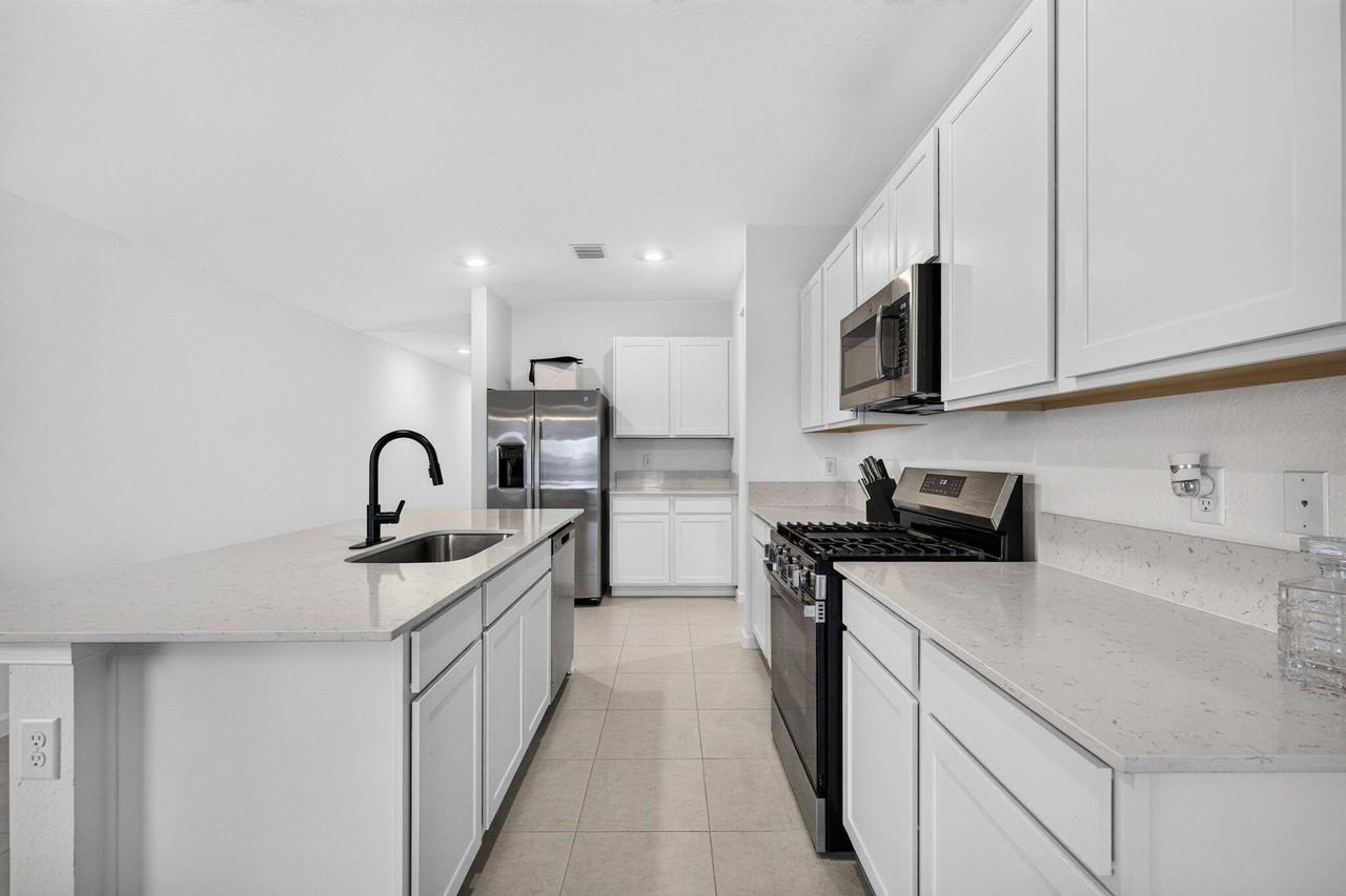 Nw Sweetwood Dr - Photo 5 of 16
