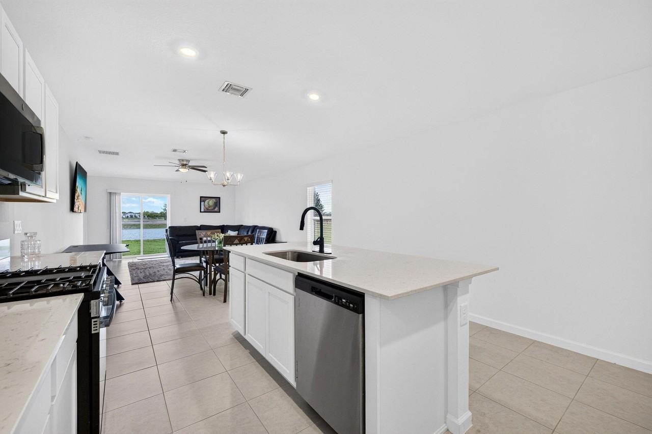 Nw Sweetwood Dr - Photo 6 of 16