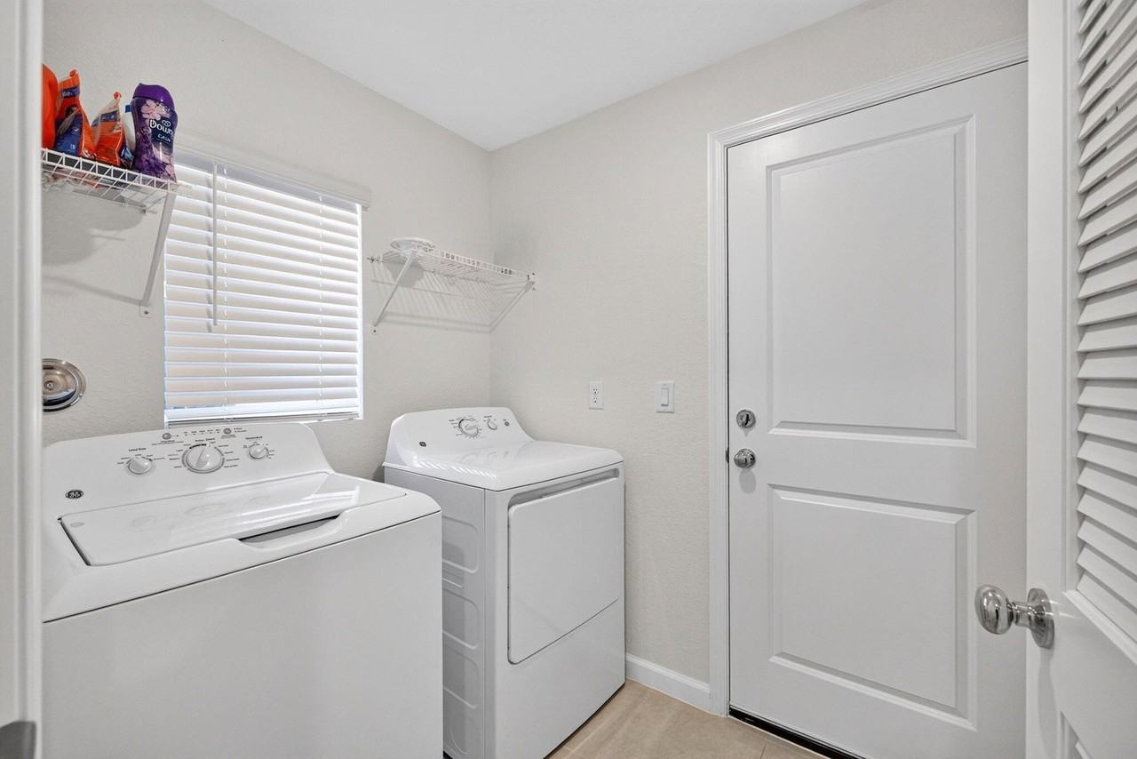 Nw Sweetwood Dr - Photo 7 of 16