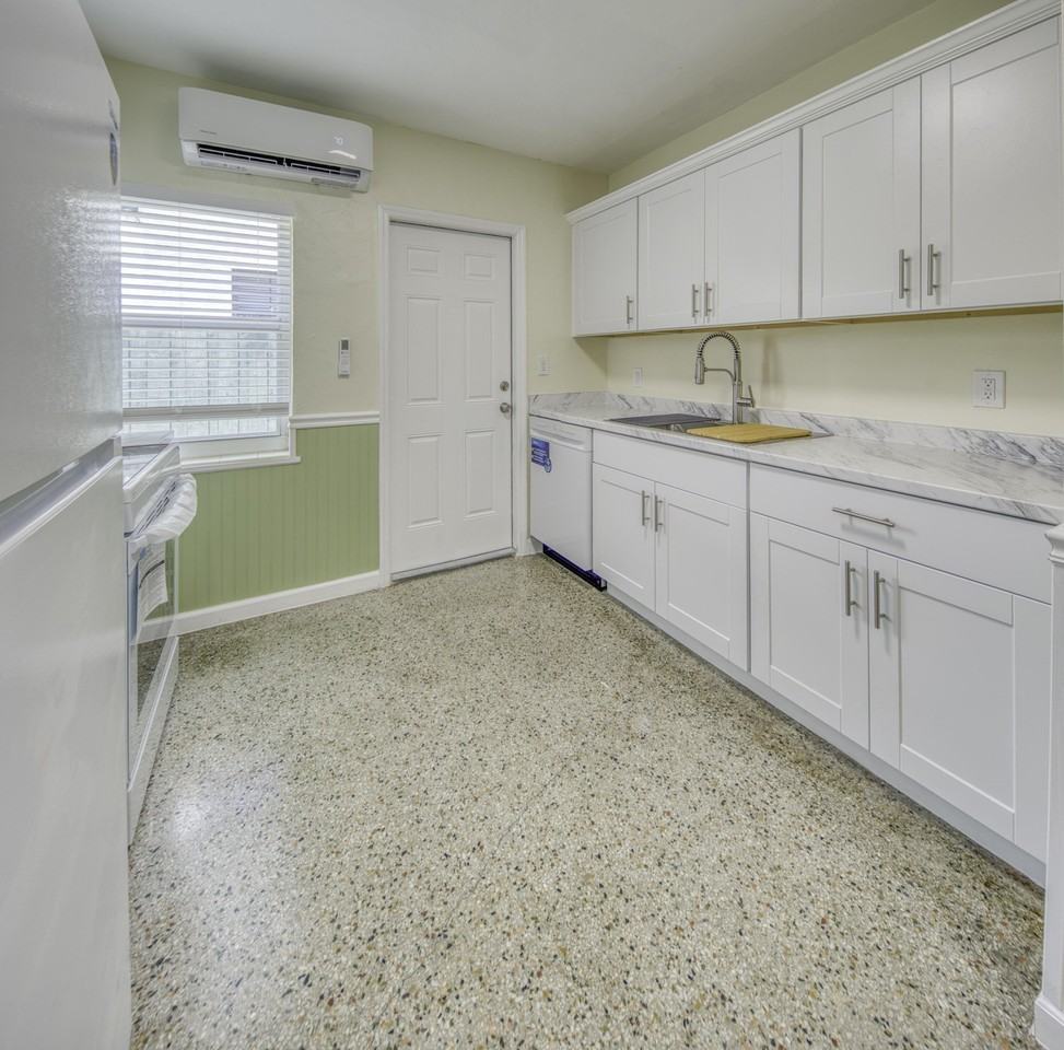 301 N Federal Hwy #2 - Photo 2 of 11