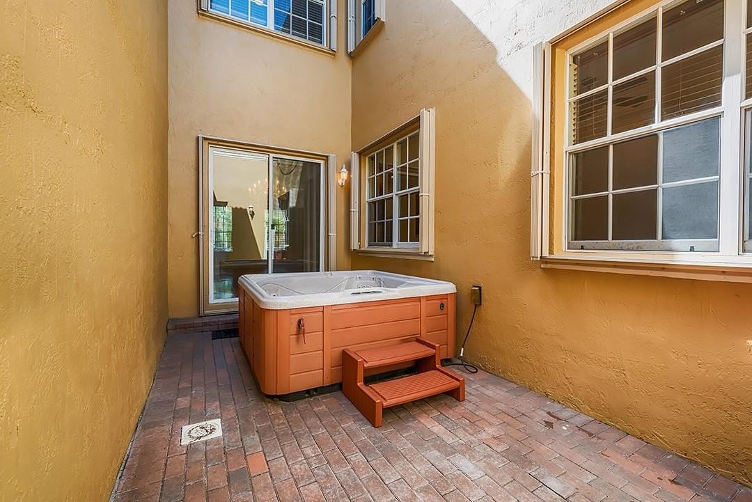2502 Nw 4th St - Photo 6 of 24
