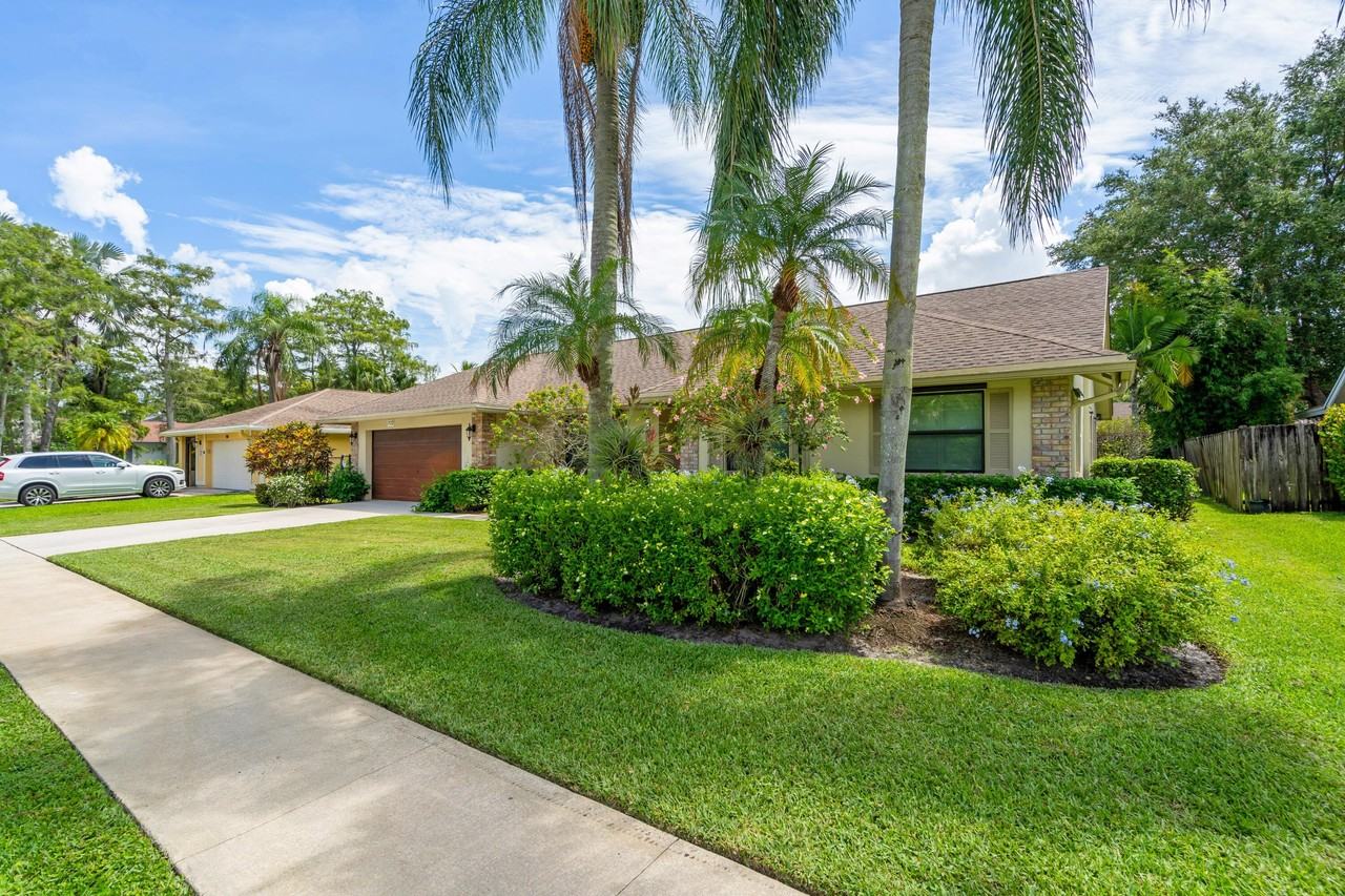 1532 Primrose Ln - Photo 3 of 38