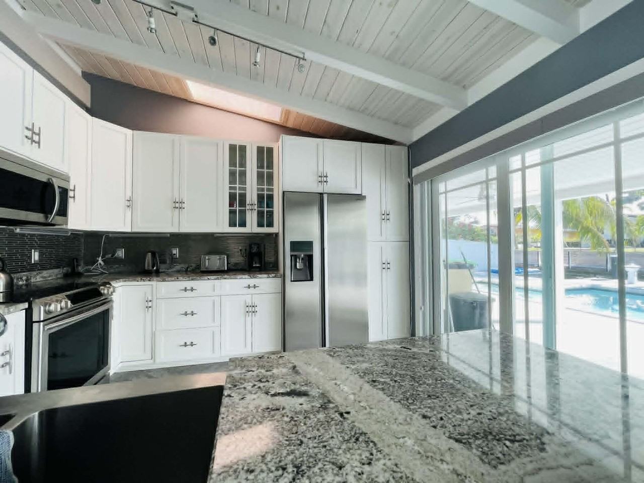 2531 Gulfstream Ln - Photo 5 of 17