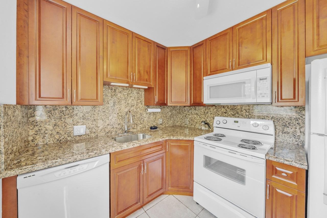 169 Suffolk E - Photo 6 of 39