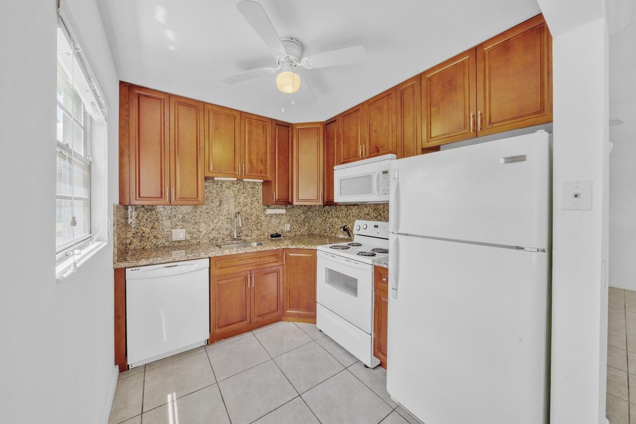 169 Suffolk E - Photo 7 of 39