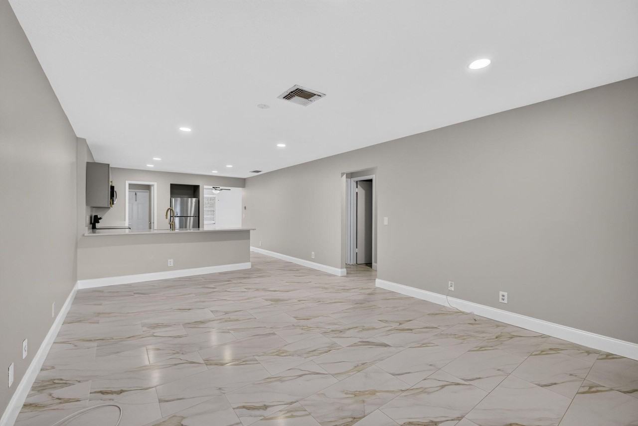 4873 Arthur St - Photo 3 of 39