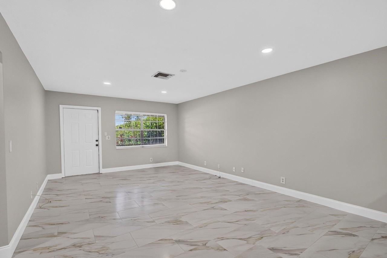 4873 Arthur St - Photo 5 of 39