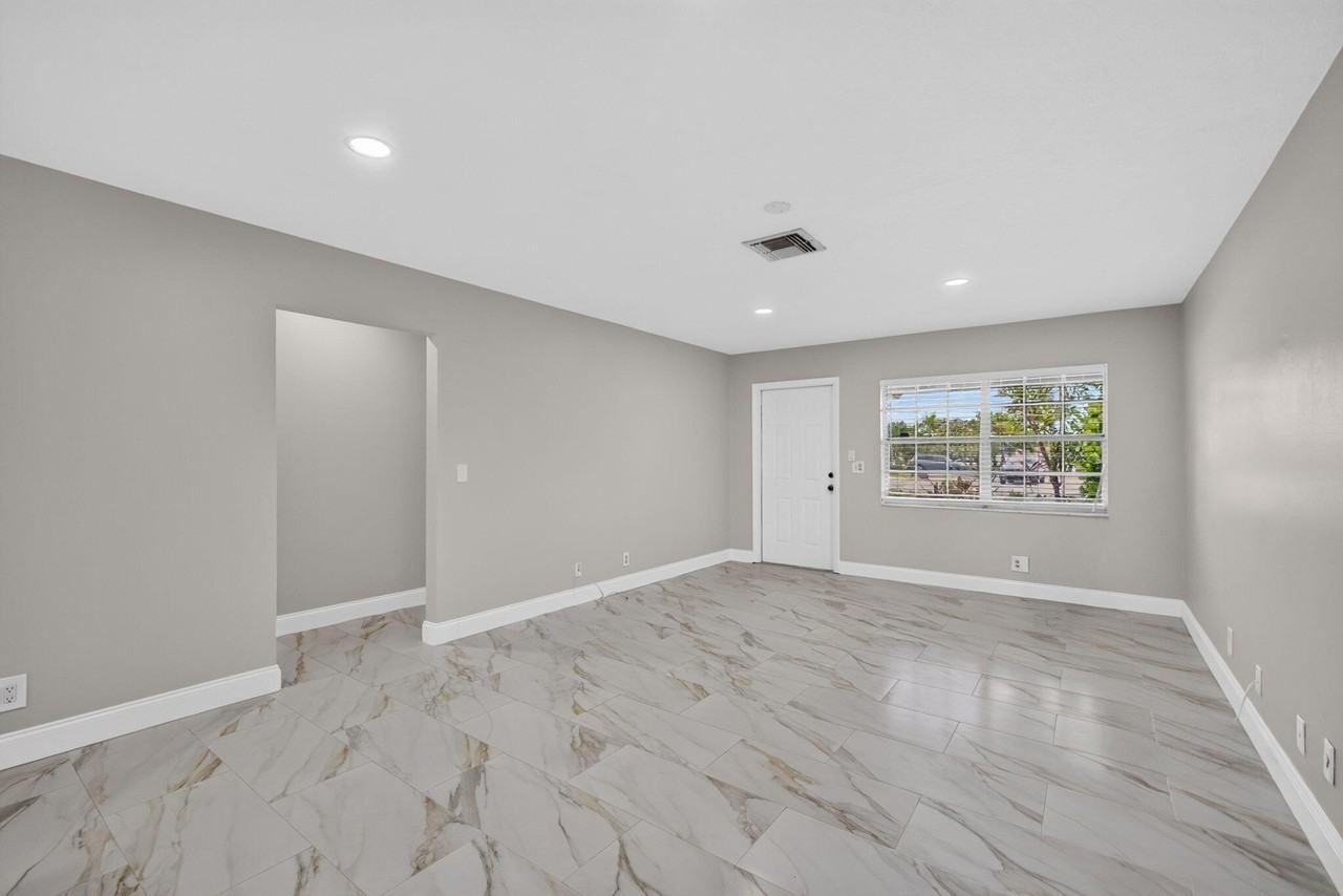 4873 Arthur St - Photo 6 of 39