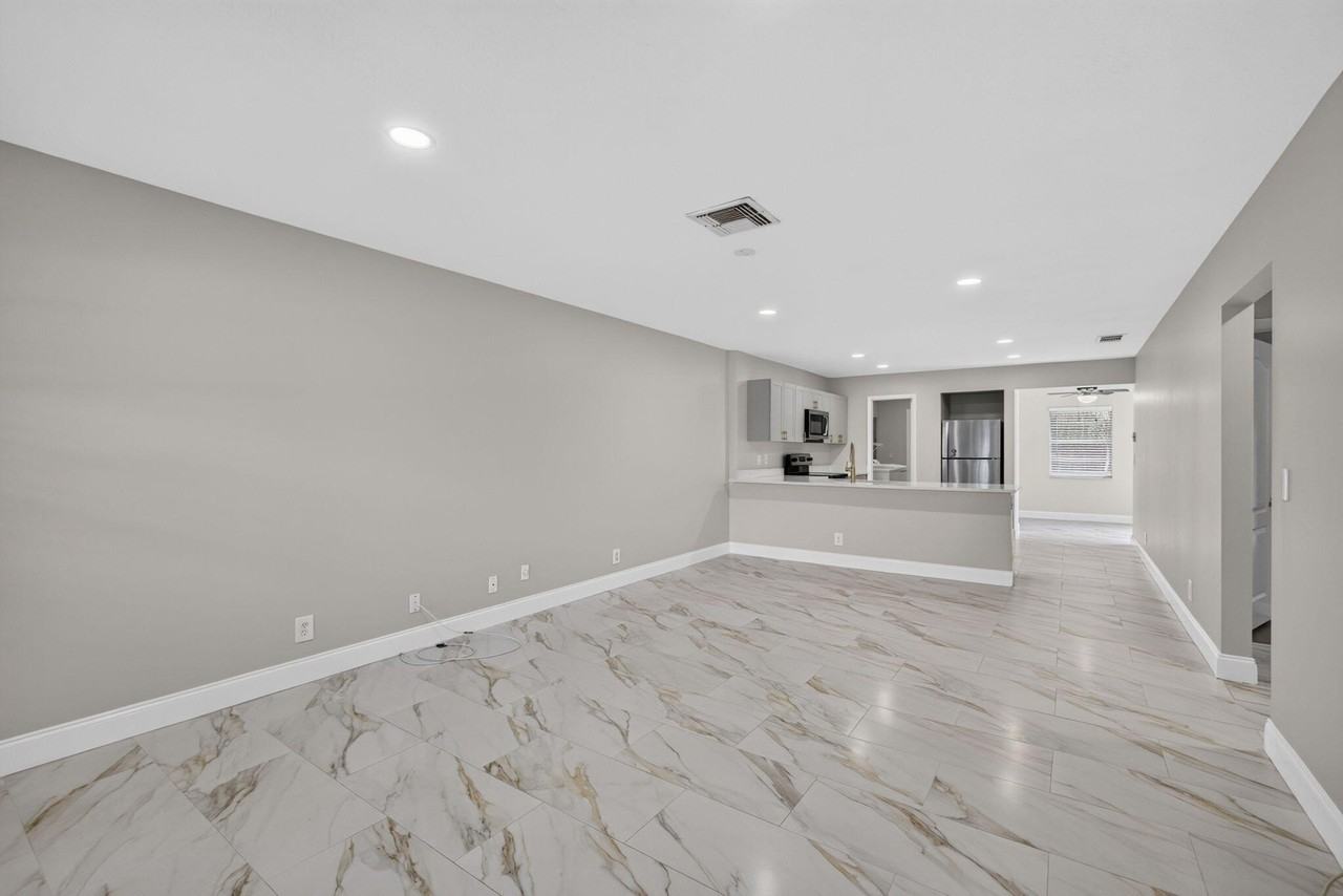 4873 Arthur St - Photo 7 of 39