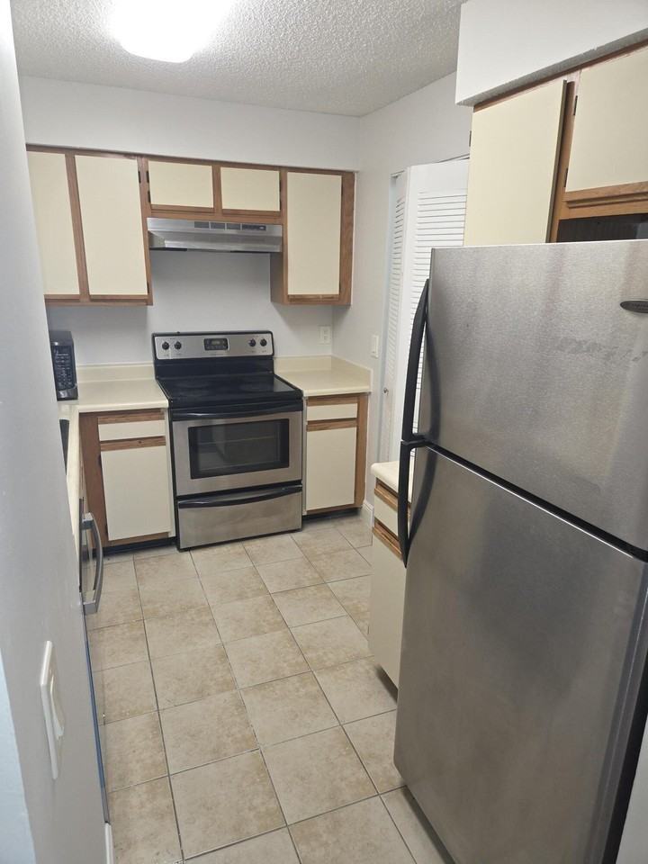 1245 Sw 46th Ave #1204 - Photo 3 of 16