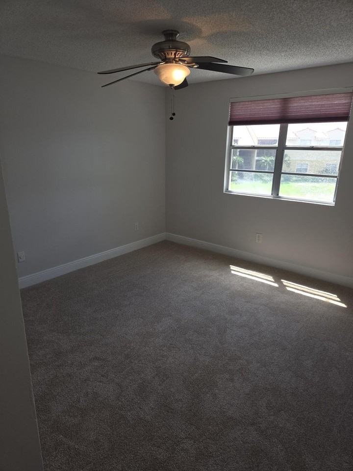 1245 Sw 46th Ave #1204 - Photo 5 of 16