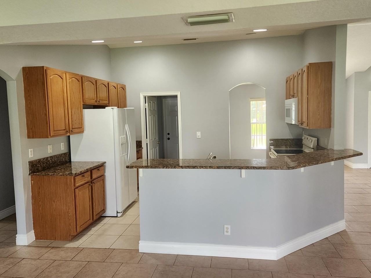 425 Sw Mccomb Ave - Photo 5 of 16