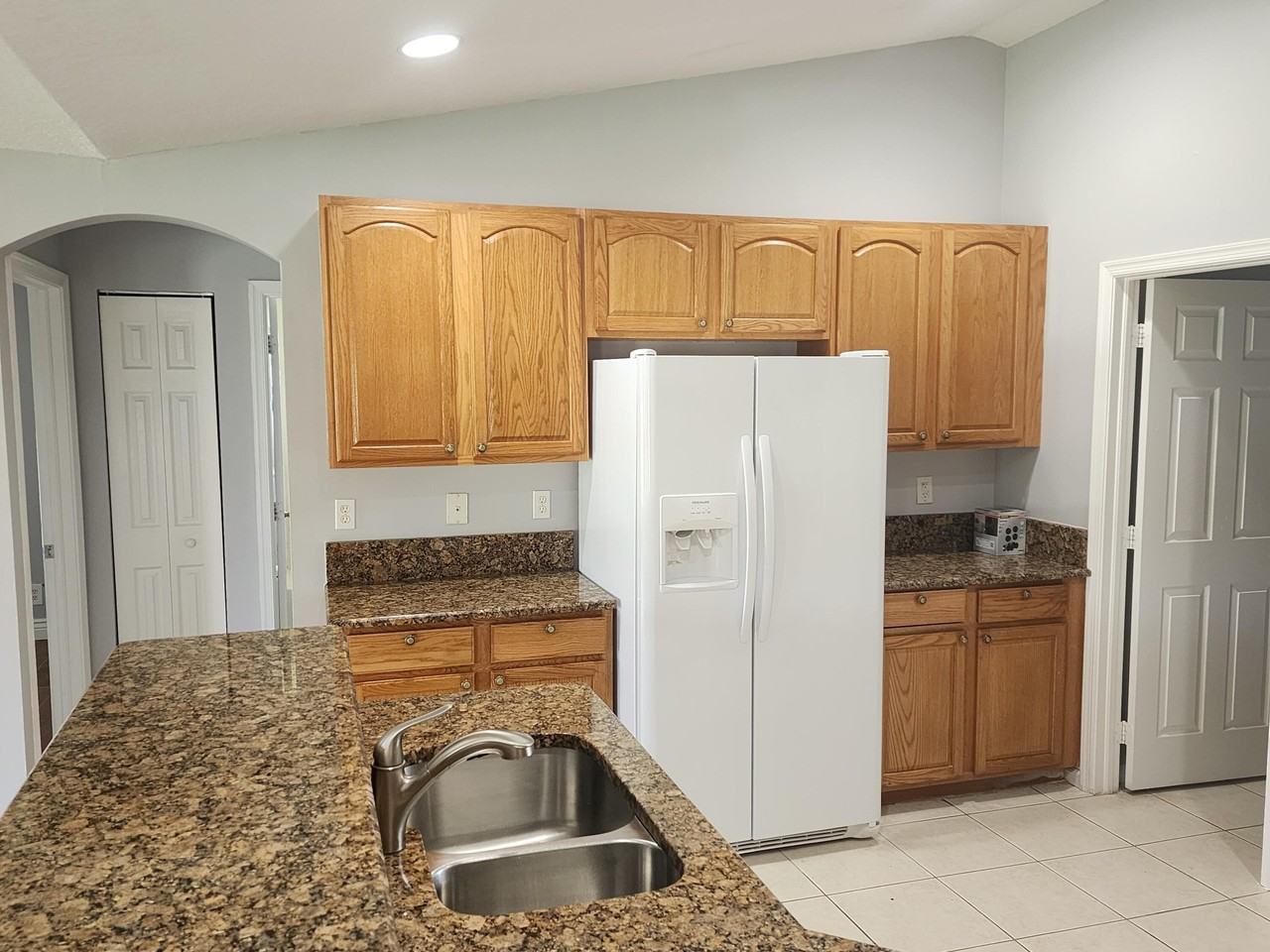425 Sw Mccomb Ave - Photo 7 of 16