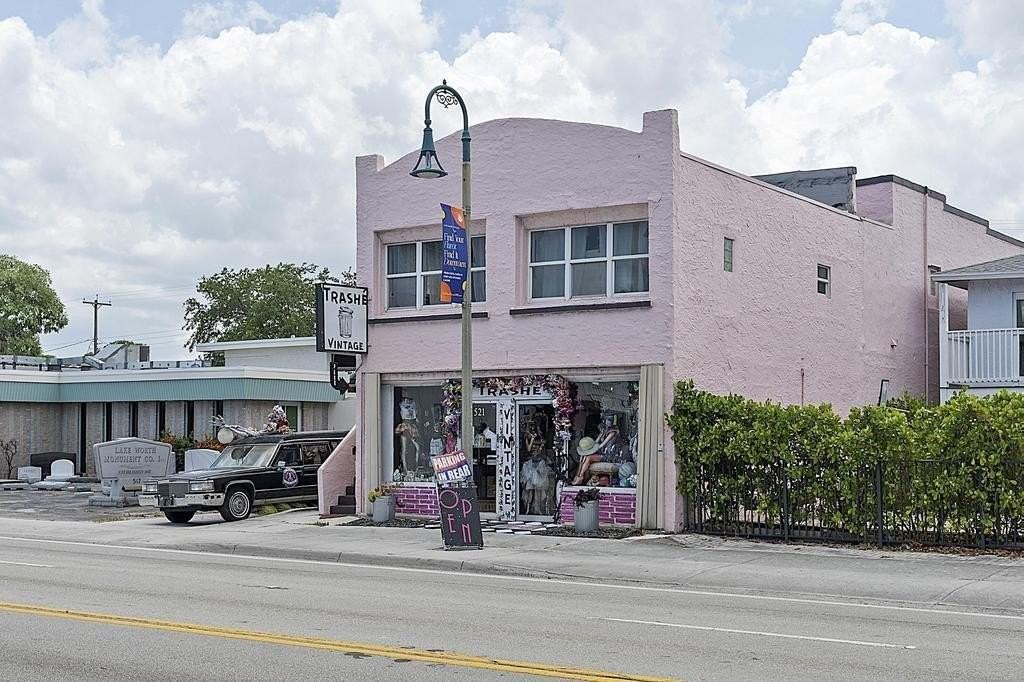521 N Dixie Hwy - Photo 3 of 39