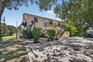 featured image of 708 Sw Gardens Blvd