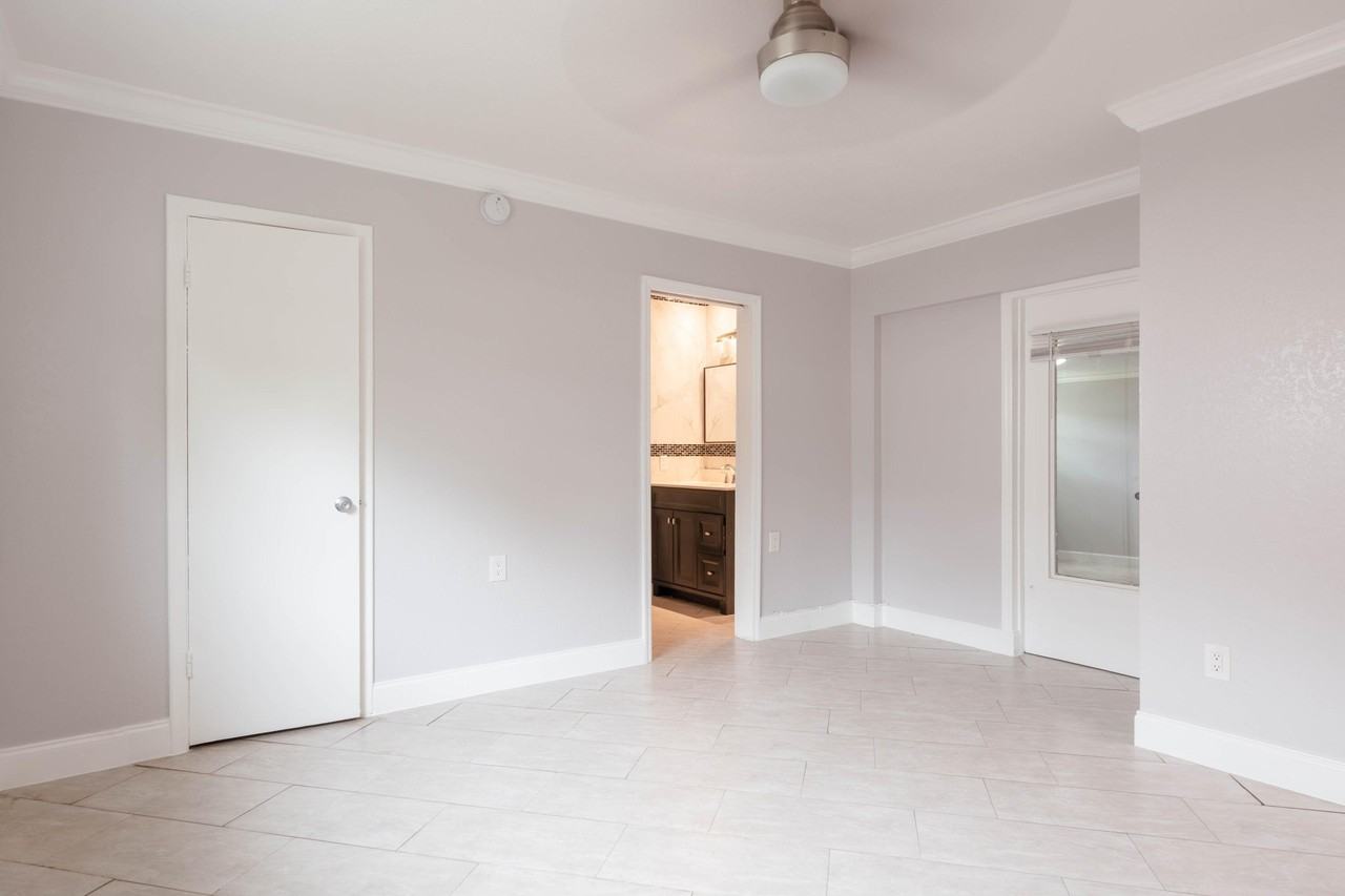 9696 Sw 1st Pl - Photo 5 of 11
